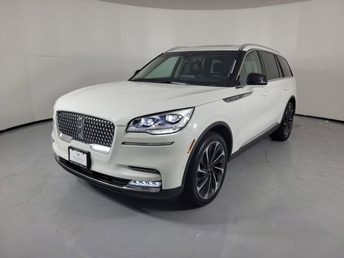 Used 2021 Lincoln Aviator Reserve w/ Equipment Group 202A AWD/4WD image 2