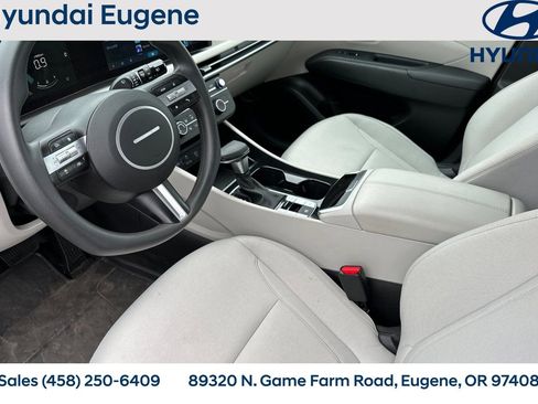 Used 2025 Hyundai Tucson SE image 11