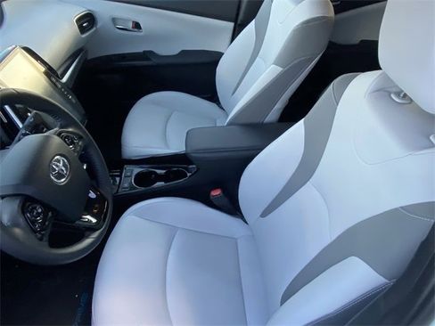 Used 2021 Toyota Prius Prime Limited image 11