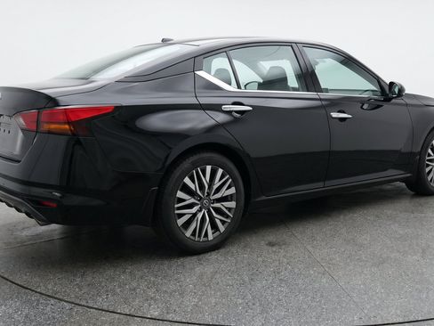Used 2025 Nissan Altima 2.5 SV FWD image 9