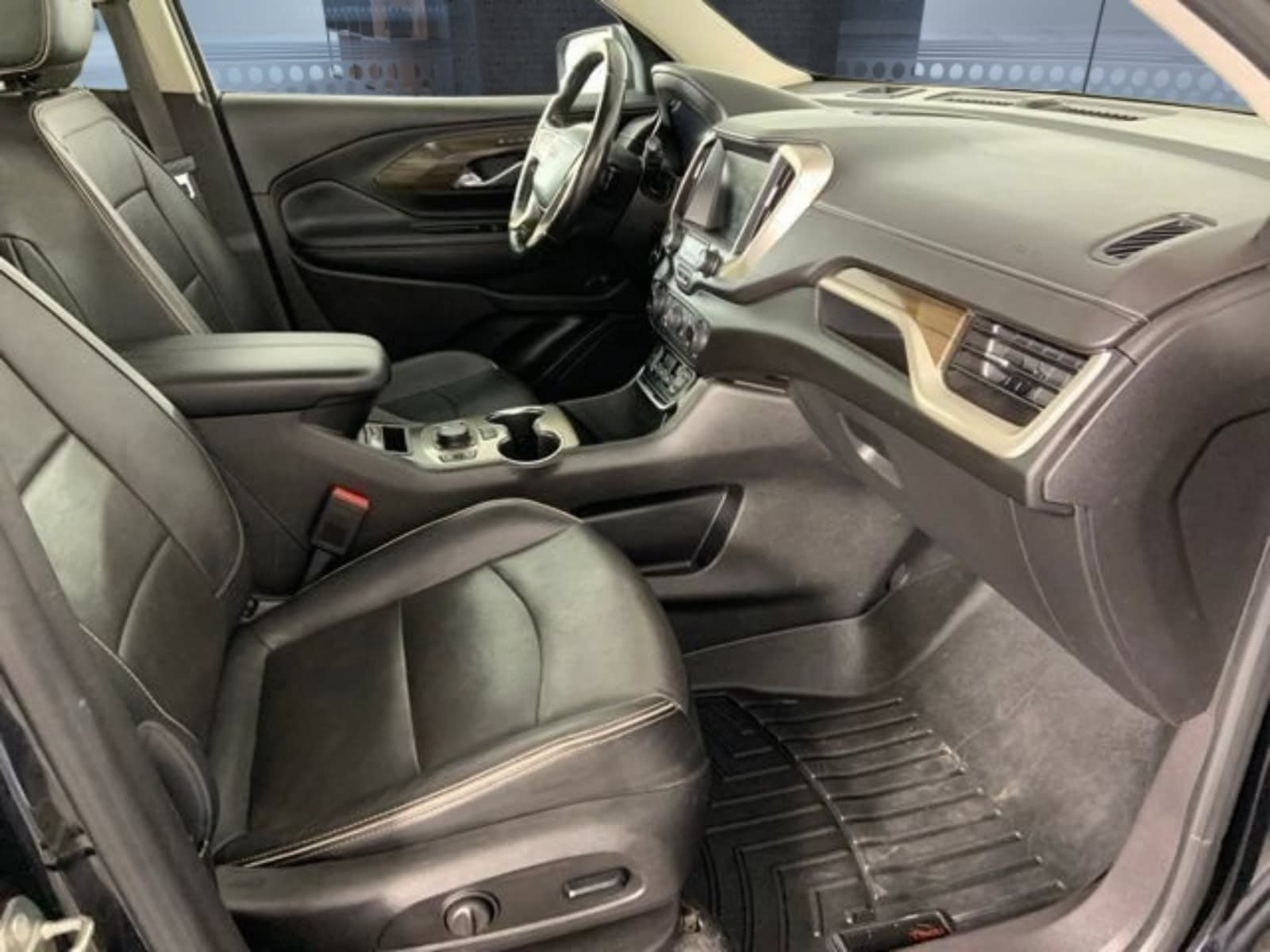 Used 2018 GMC Terrain Denali w/ Advanced Safety Package AWD/4WD image 17