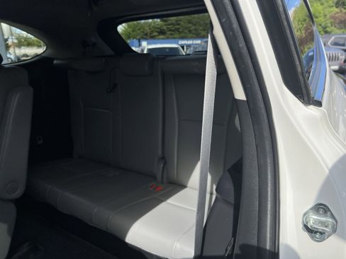 Used 2023 Toyota Highlander XLE AWD/4WD image 25