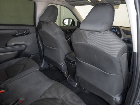 Used 2022 Toyota Highlander LE image 42