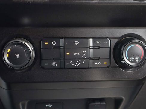 Used 2022 Ford F550 2WD Crew Cab Super Duty w/ Power Equipment Group image 37