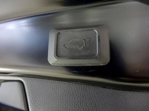 Used 2019 Toyota RAV4 XLE w/ Convenience Package AWD/4WD image 25