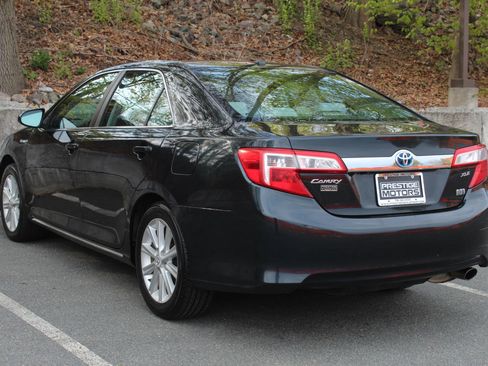 Used 2012 Toyota Camry XLE w/ Leather Pkg FWD image 7