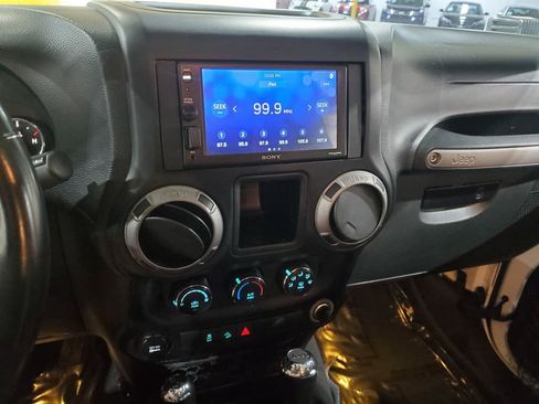 Used 2014 Jeep Wrangler Unlimited Sport w/ Connectivity Group image 31