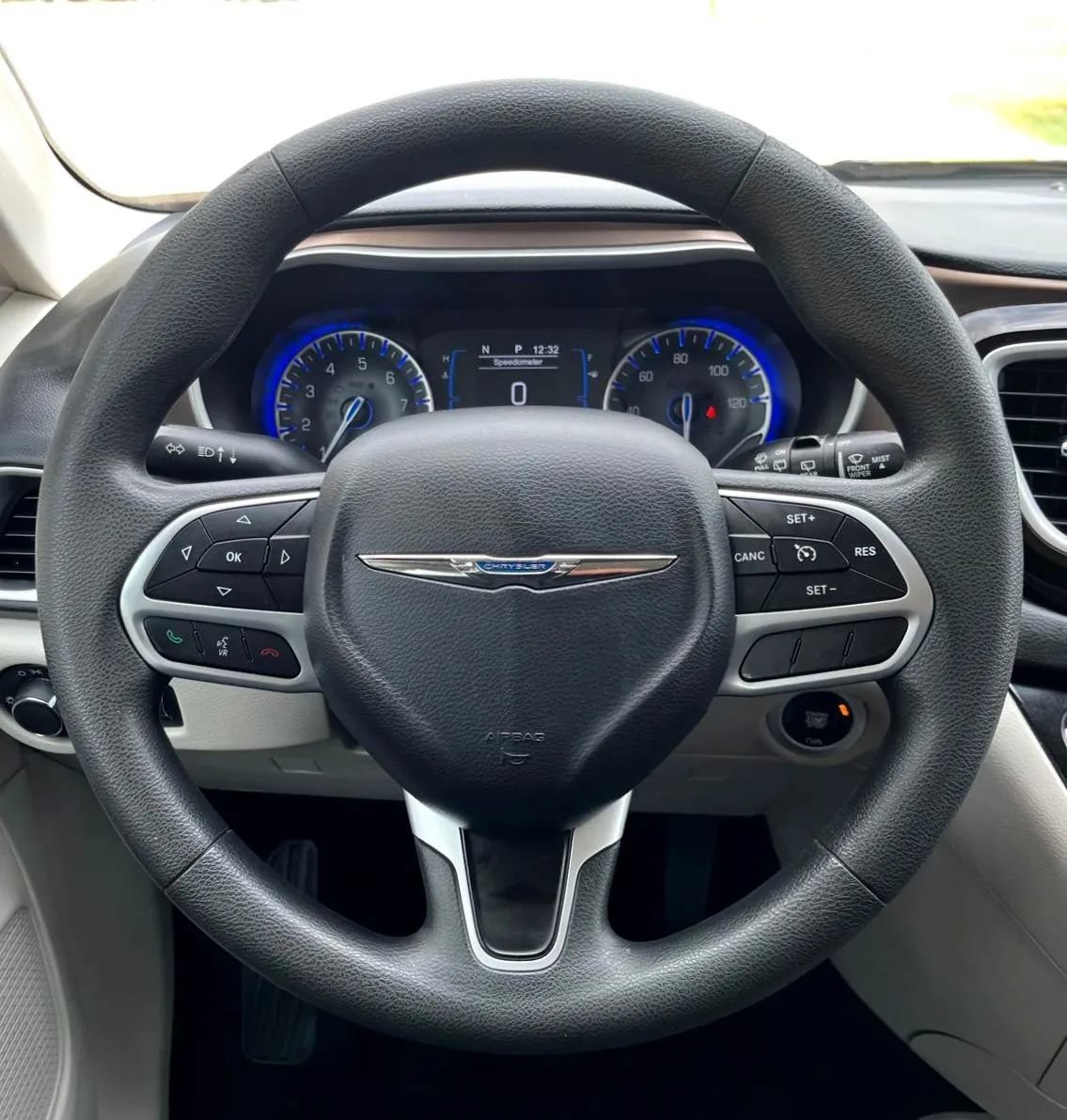 Used 2017 Chrysler Pacifica Touring FWD image 26