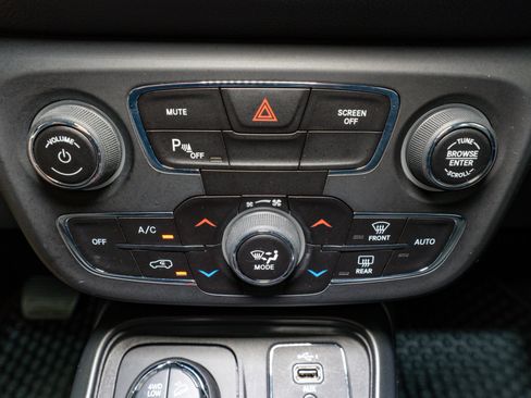 Used 2019 Jeep Compass Trailhawk w/ Cold Weather Group image 20