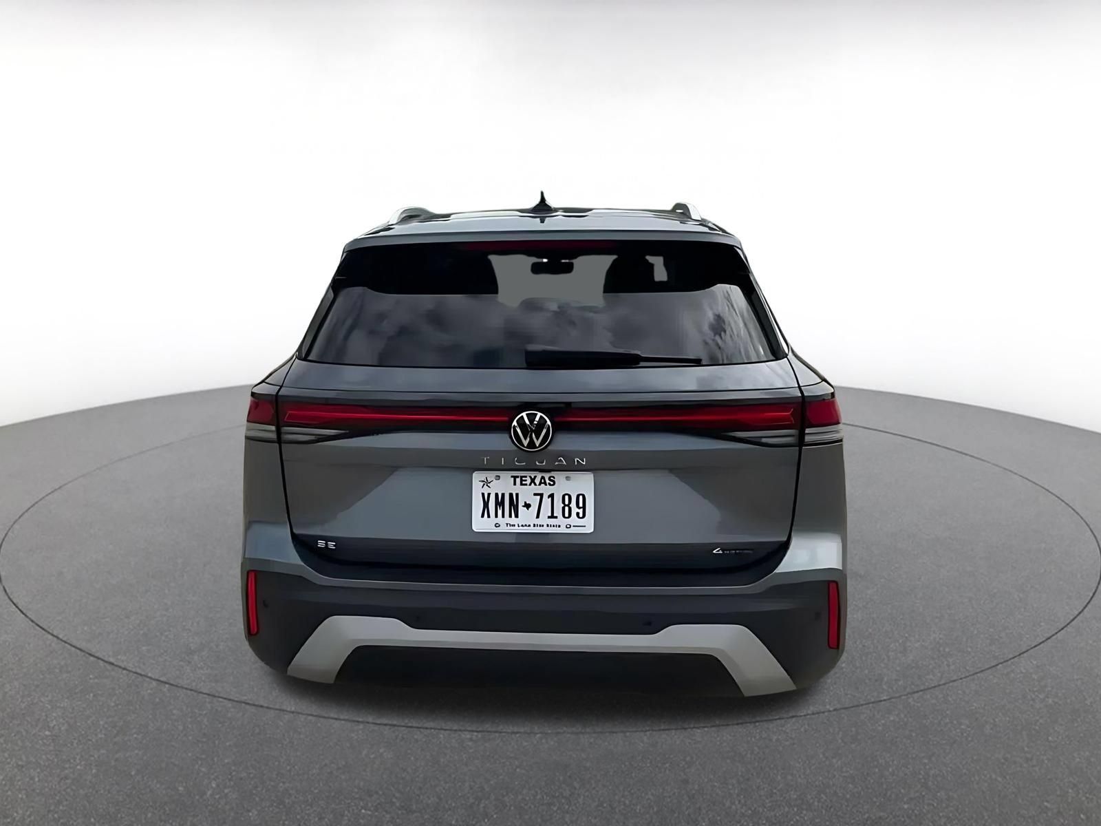Used 2026 Volkswagen Tiguan SE AWD/4WD image 12