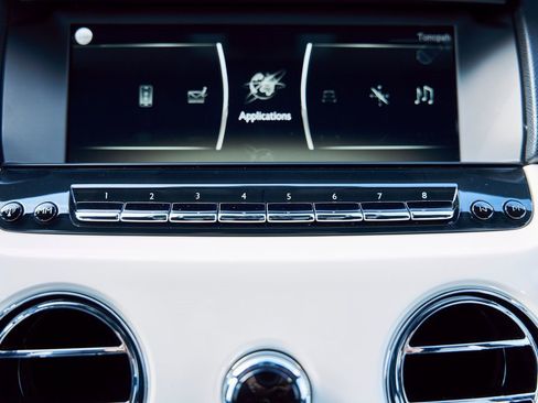 Used 2022 Rolls-Royce Cullinan w/ Cullinan Package image 77