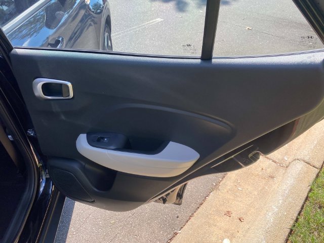 Used 2024 Hyundai Venue SEL FWD image 33