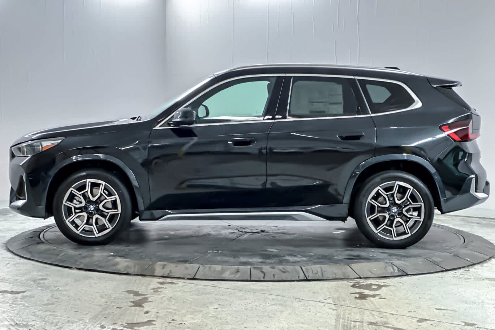 Used 2026 BMW X1 xDrive28i w/ Technology Package AWD/4WD image 5
