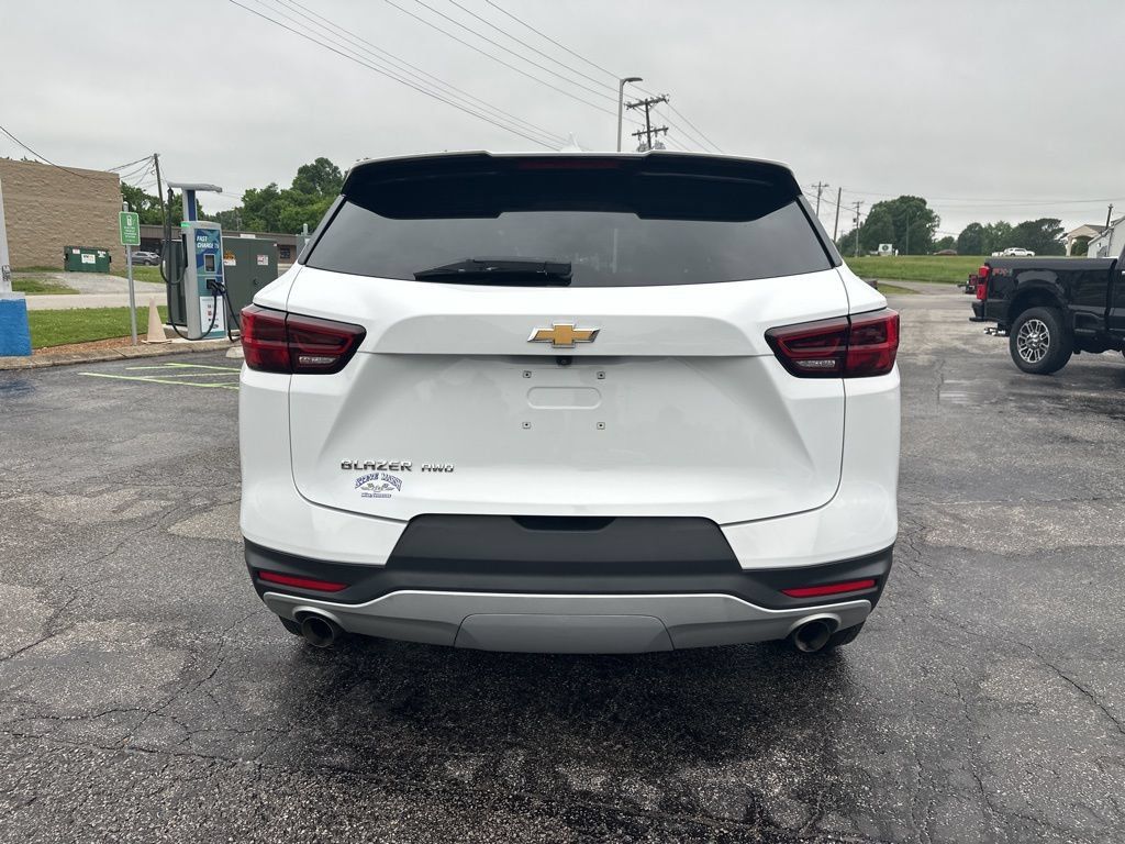 Used 2025 Chevrolet Blazer LT AWD/4WD image 4