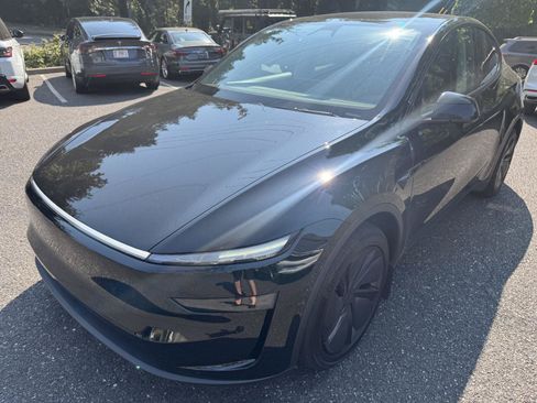 Used 2026 Tesla Model Y AWD image 7