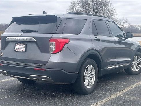 Used 2022 Ford Explorer XLT w/ Equipment Group 202A image 4