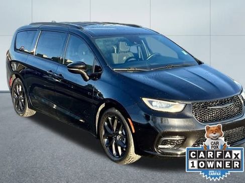 Used 2021 Chrysler Pacifica Touring w/ S Appearance Package image 2