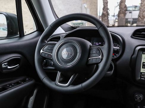 Used 2022 Jeep Renegade Sport w/ Sport Appearance Group image 17