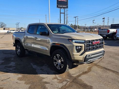 Used 2024 GMC Canyon AT4 w/ Technology Package image 8