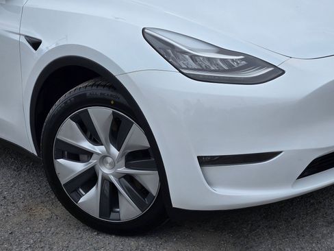 Used 2023 Tesla Model Y Long Range AWD/4WD image 9