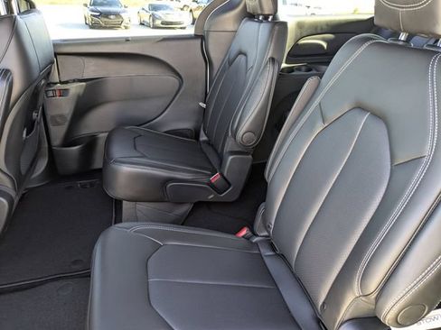 New 2026 Chrysler Pacifica Select FWD image 13