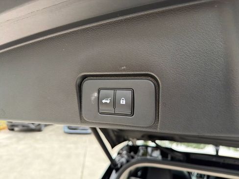 Used 2023 Nissan Rogue SV w/ SV Premium B Package image 34