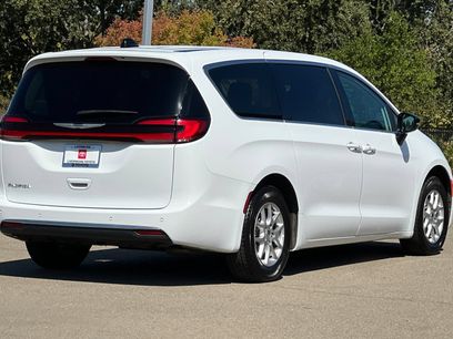 Used 2024 Chrysler Pacifica Touring-L