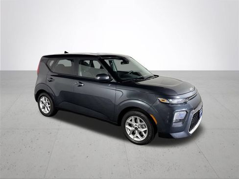 Used 2022 Kia Soul LX w/ Technology Package FWD image 4
