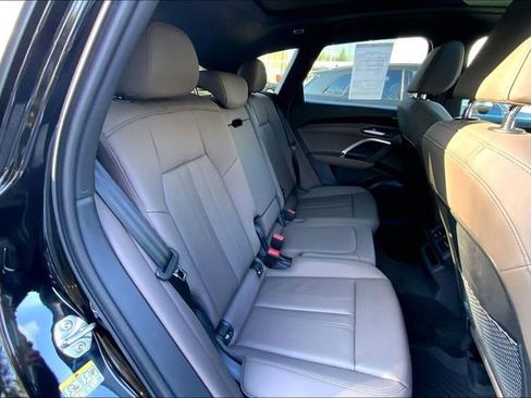 Used 2025 Audi Q5 Premium w/ Convenience Package image 19