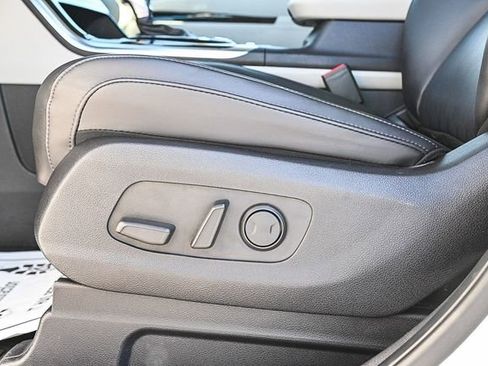 Used 2023 Kia Carnival EX image 23