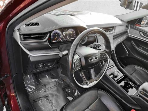 Used 2021 Jeep Grand Cherokee L Limited w/ Luxury Tech Group II image 11