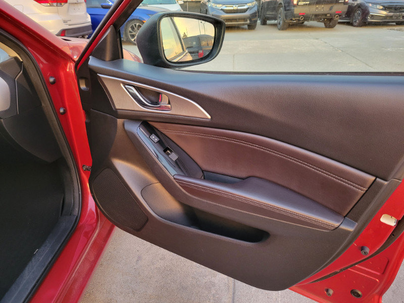 Used 2018 MAZDA MAZDA3 Touring FWD image 28