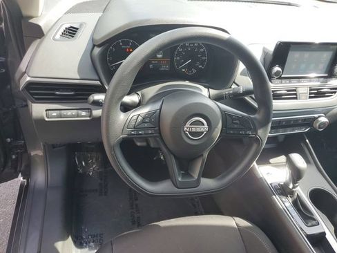 Used 2023 Nissan Altima 2.5 S FWD image 17