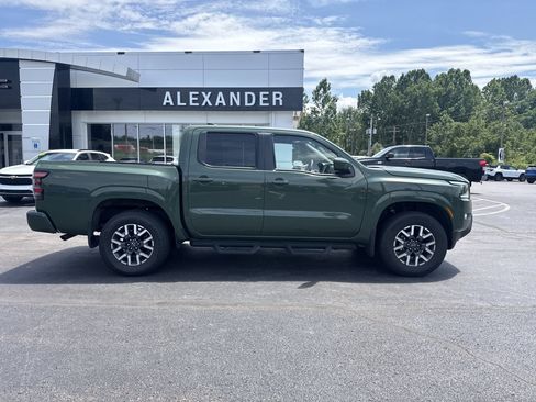 Used 2024 Nissan Frontier SL w/ Technology Package AWD/4WD image 2