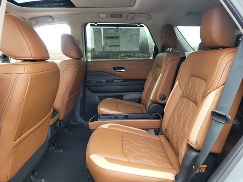 New 2026 Nissan Pathfinder Platinum AWD/4WD image 8