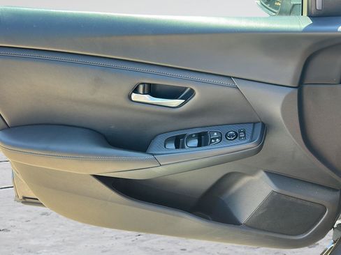 Used 2024 Nissan Sentra SV FWD image 11
