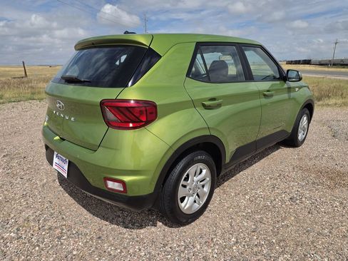 Used 2023 Hyundai Venue SE FWD image 5