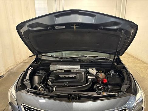 Used 2019 Cadillac XT4 Luxury w/ Cold Weather Package FWD image 8