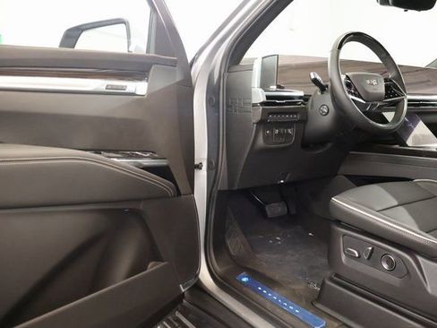 New 2026 Cadillac Escalade Luxury w/ LPO, Radiant Package image 8