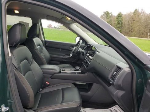 Used 2022 Nissan Pathfinder SL AWD/4WD image 23