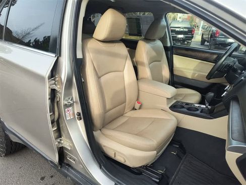 Used 2018 Subaru Outback 3.6R Limited image 25
