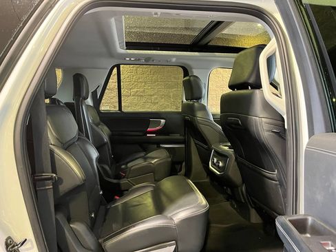 Used 2025 Ford Expedition Max Platinum AWD/4WD image 15