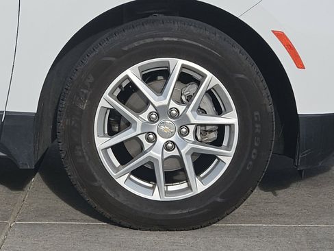Used 2024 Chevrolet Equinox LT FWD image 2