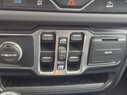 Used 2024 Jeep Wrangler Unlimited Sahara AWD/4WD image 30