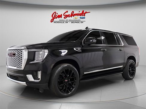 Used 2022 GMC Yukon XL SLT w/ SLT Luxury Package image 3