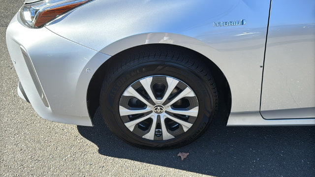 Certified 2019 Toyota Prius LE AWD/4WD image 8