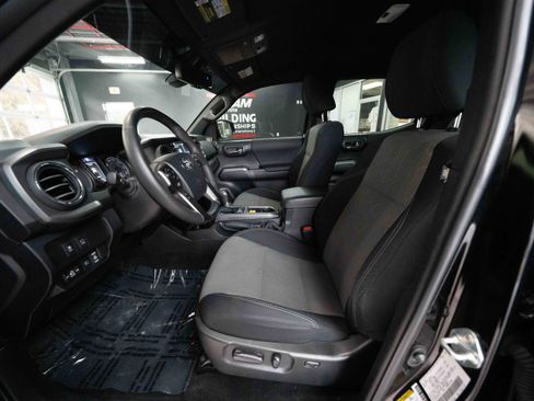 Used 2023 Toyota Tacoma TRD Sport w/ Advanced Technology Package image 9