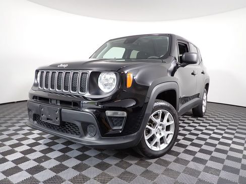 Used 2023 Jeep Renegade Latitude AWD/4WD image 2