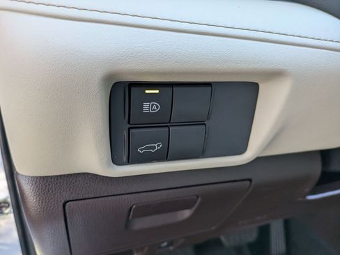 Used 2022 Toyota Highlander XLE image 16