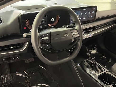 Used 2025 Kia K4 FWD image 10